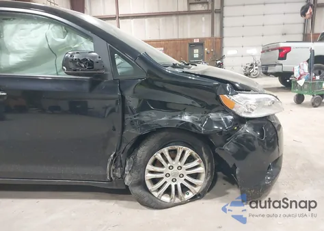 2015 Toyota Sienna Xle Premium 8 Passenger z USA, uszkodzony, nr VIN 5TDYK3DC8FS632978